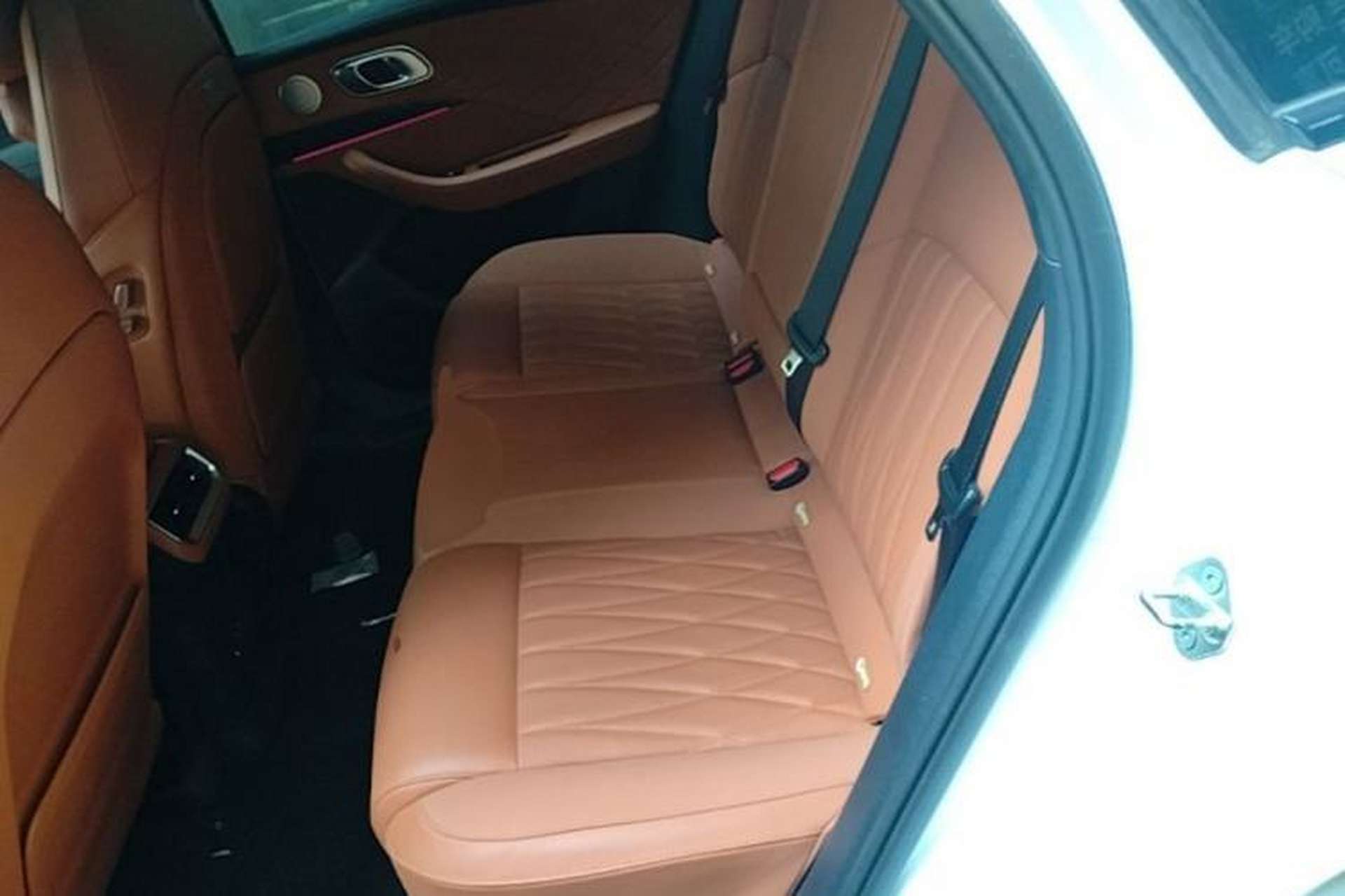 Used NETA L 2024 Extended-Range 310 Flash-Charge Red Edition Left Rear Seat