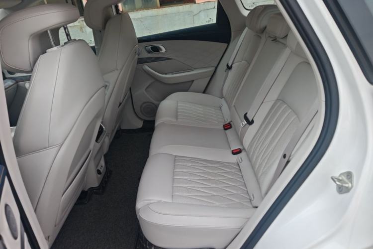 Used NETA L 2024 Extended-Range 310 Flash-Charge Red Edition Left Rear Seat