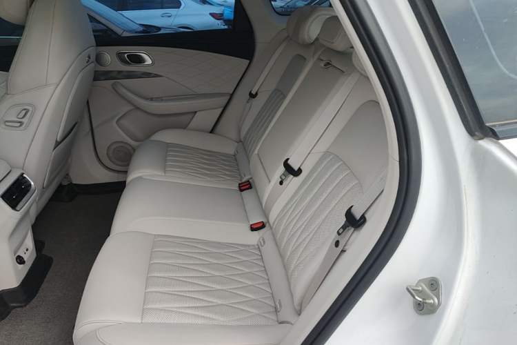 Used NETA L 2024 Extended-Range 310 Flash-Charge Red Edition Left Rear Seat