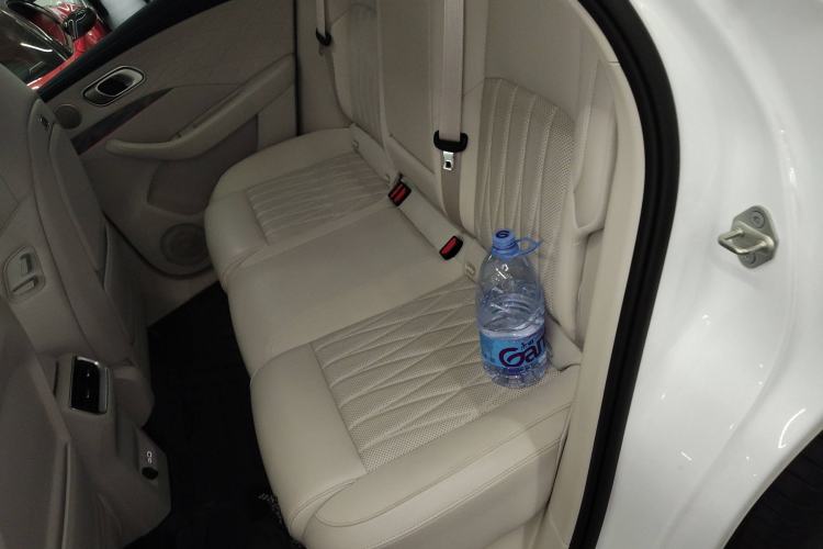 Used NETA L 2024 Extended-Range 310 Flash-Charge Red Edition Left Rear Seat