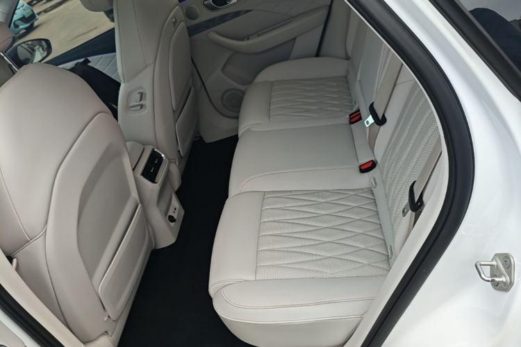 Used NETA L 2024 Extended-Range 310 Flash-Charge Red Edition Left Rear Seat