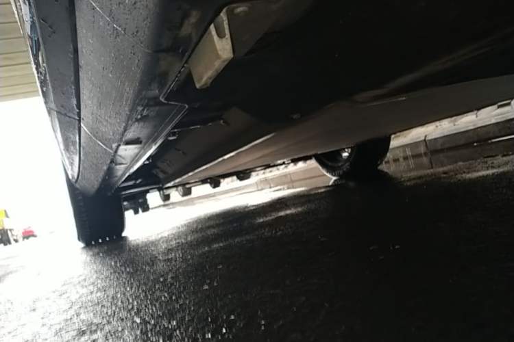 Used NETA L 2024 Extended-Range 310 Flash-Charge Red Edition Left Side Sill