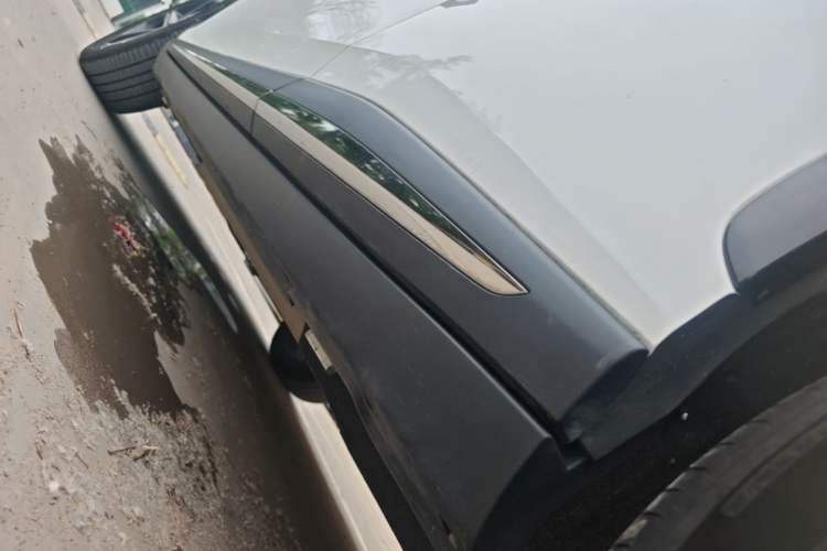 Used NETA L 2024 Extended-Range 310 Flash-Charge Red Edition Left Side Sill