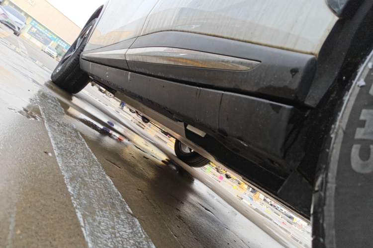 Used NETA L 2024 Extended-Range 310 Flash-Charge Edition Left Side Sill