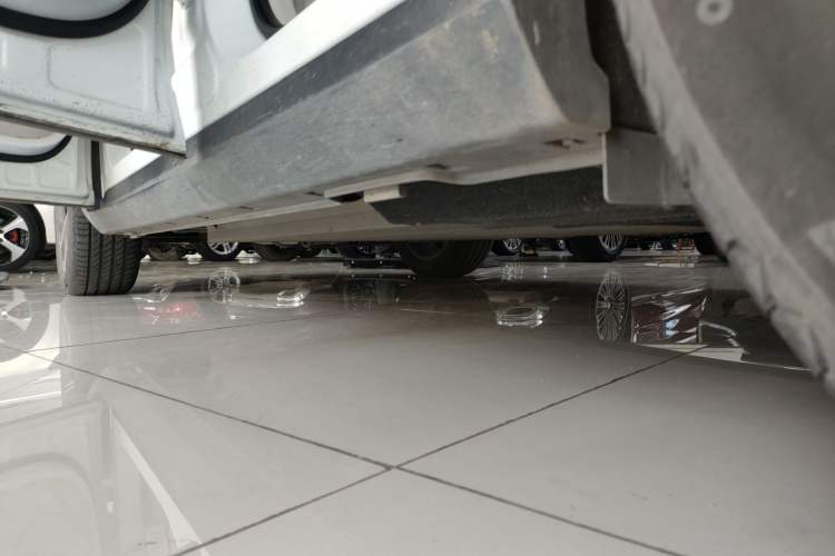 Used NETA L 2024 Extended-Range 310 Flash Charge PRO Edition Left Side Sill