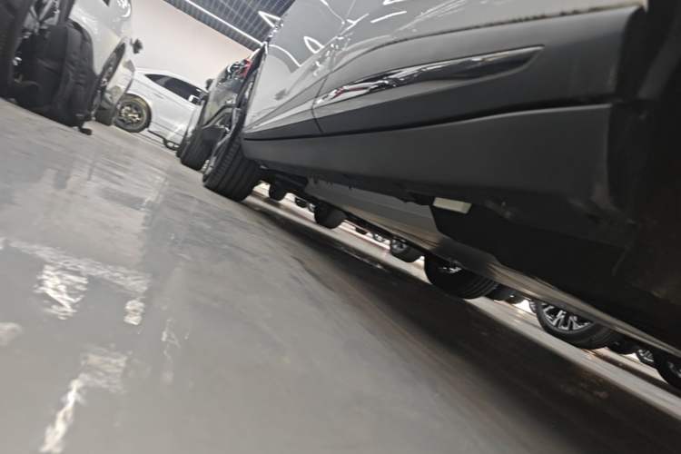 Used NETA L 2024 Extended-Range 310 Flash-Charge Red Edition Left Side Sill