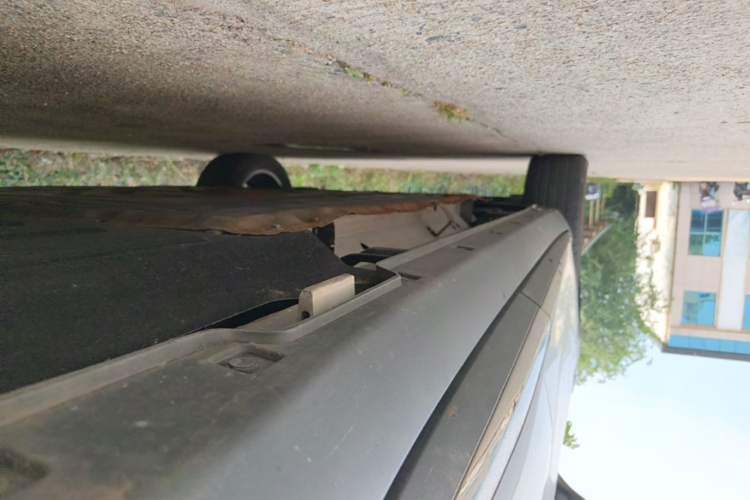 Used NETA L 2024 Extended-Range 310 Flash-Charge Red Edition Left Side Sill