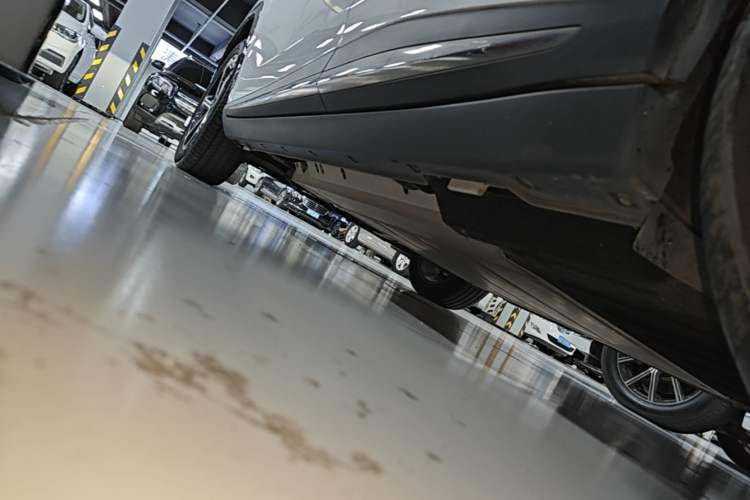 Used NETA L 2024 Extended-Range 310 Flash-Charge Red Edition Left Side Sill