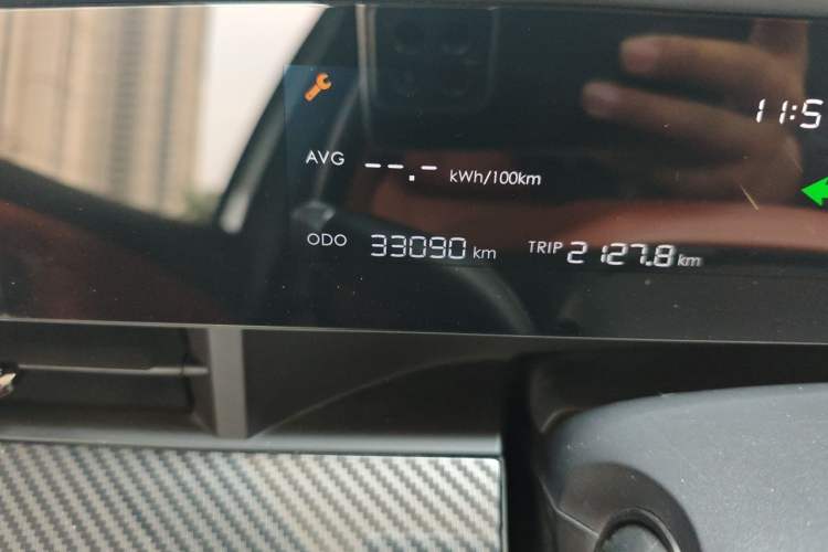 Used NETA L 2024 Extended-Range 310 Flash-Charge Red Edition Odometer Close Up