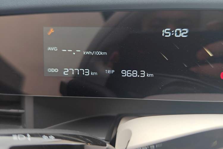 Used NETA L 2024 Extended-Range 310 Flash Charge PRO Edition Odometer Close Up