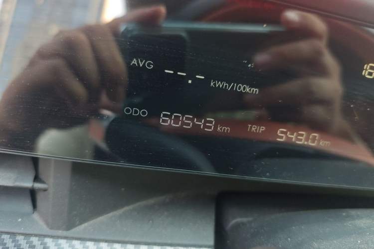 Used NETA L 2024 Extended-Range 310 Flash-Charge Red Edition Odometer Close Up