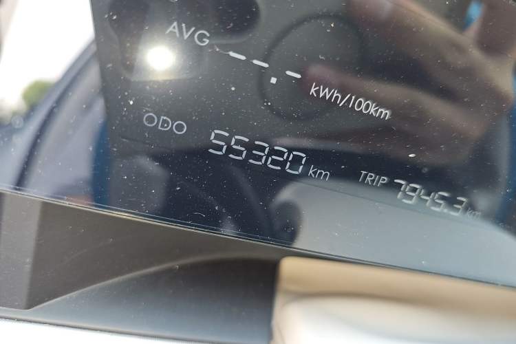 Used NETA L 2024 Extended-Range 310 Flash-Charge Red Edition Odometer Close Up