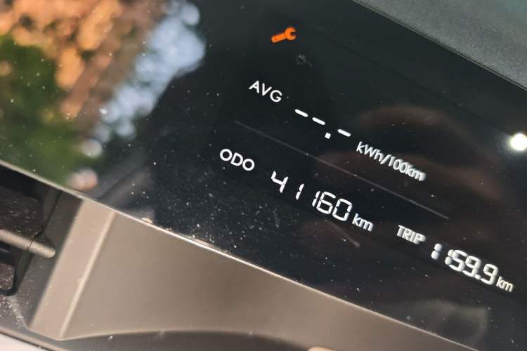 Used NETA L 2024 Pure Electric 510 Flash-Charge Red Edition Odometer Close Up