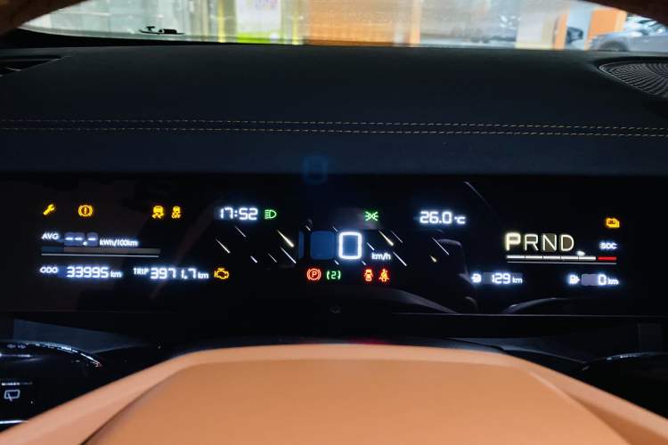 Used NETA L 2024 Extended-Range 220 Flash-Charge Edition Odometer Close Up