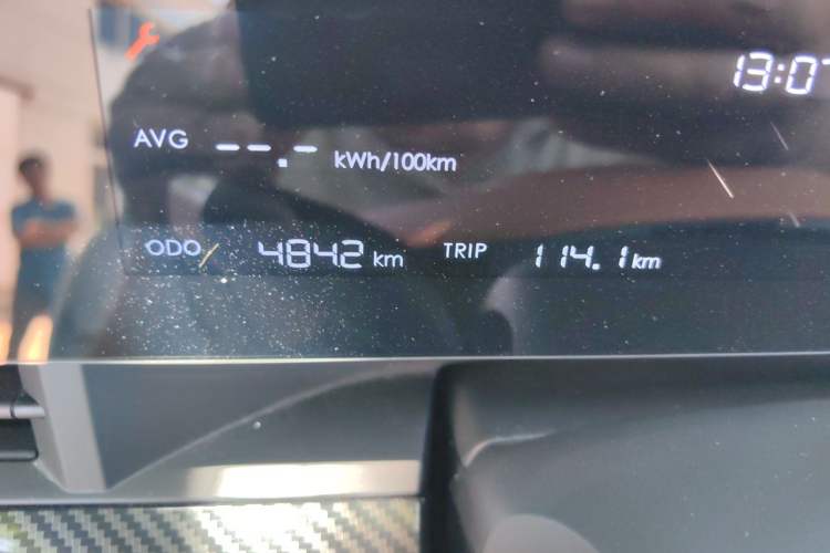 Used NETA L 2024 Extended-Range 310 Flash Charge PRO Edition Odometer Close Up