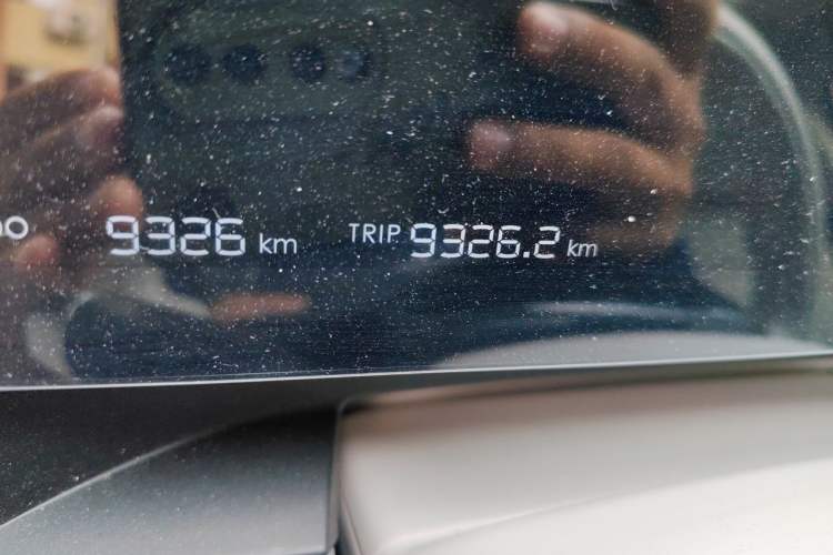 Used NETA L 2024 Extended-Range 310 Flash-Charge Red Edition Odometer Close Up