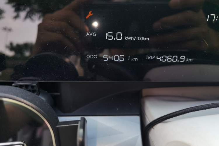 Used NETA L 2024 Extended-Range 310 Flash-Charge Edition Odometer Close Up