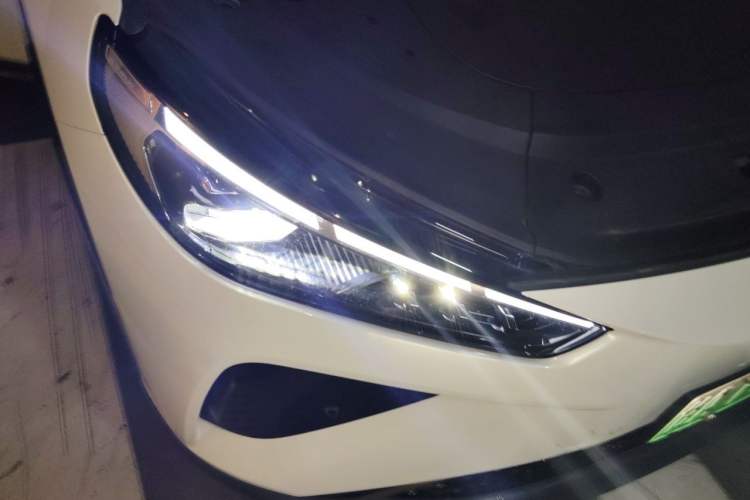 Used NETA L 2024 Extended-Range 310 Flash-Charge Red Edition Right Front Headlight