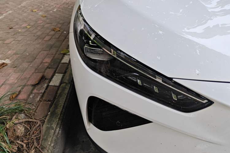 Used NETA L 2024 Extended-Range 310 Flash-Charge Edition Right Front Headlight