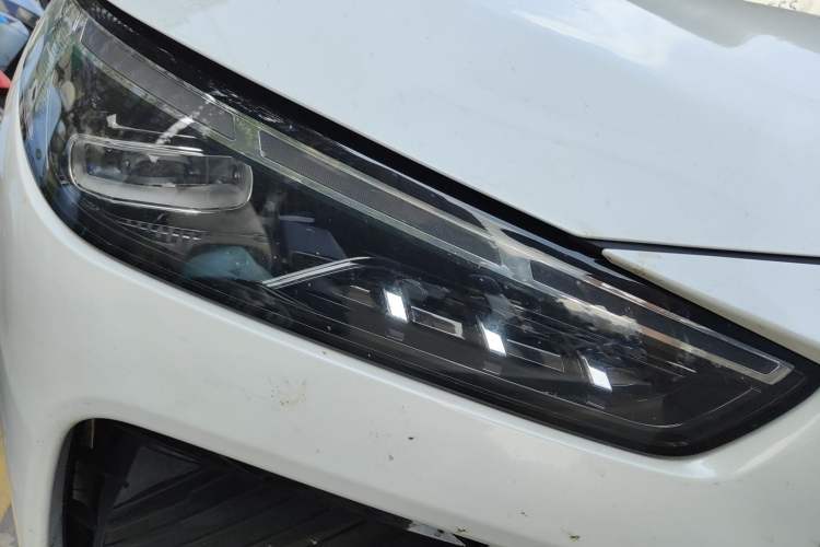 Used NETA L 2024 Extended-Range 310 Flash-Charge Red Edition Right Front Headlight