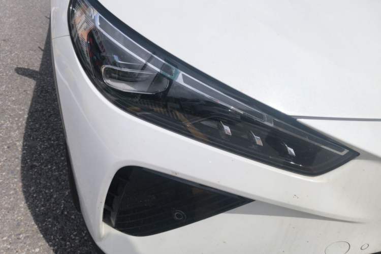 Used NETA L 2024 Extended-Range 310 Flash-Charge Red Edition Right Front Headlight