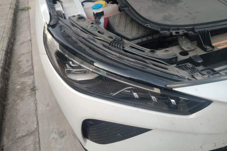 Used NETA L 2024 Extended-Range 310 Flash Charge PRO Edition Right Front Headlight