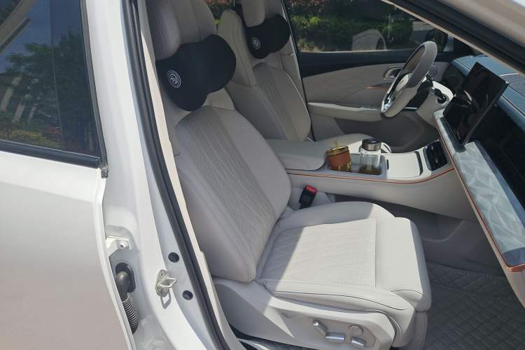 Used NETA L 2024 Extended-Range 310 Flash Charge PRO Edition Right Front Seat