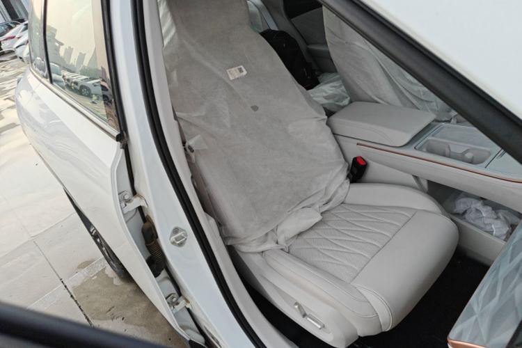 Used NETA L 2024 Extended-Range 310 Flash-Charge Edition Right Front Seat
