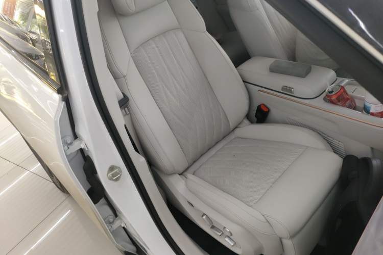 Used NETA L 2024 Extended-Range 310 Flash Charge PRO Edition Right Front Seat