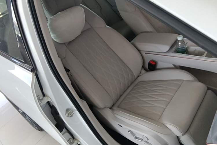 Used NETA L 2024 Extended-Range 310 Flash Charge PRO Edition Right Front Seat
