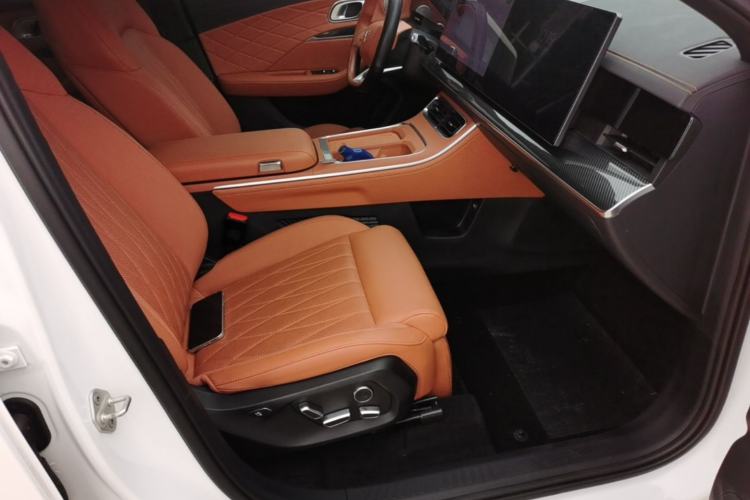 Used NETA L 2024 Extended-Range 310 Flash-Charge Red Edition Right Front Seat
