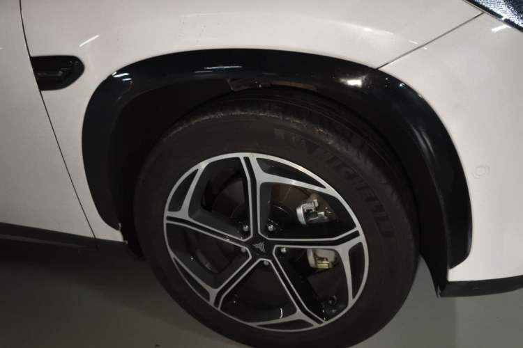 Used NETA L 2024 Pure Electric 510 Flash-Charge Red Edition Right Front Wheel Hub