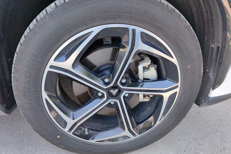 Used NETA L 2024 Extended-Range 310 Flash Charge PRO Edition Right Front Wheel Hub