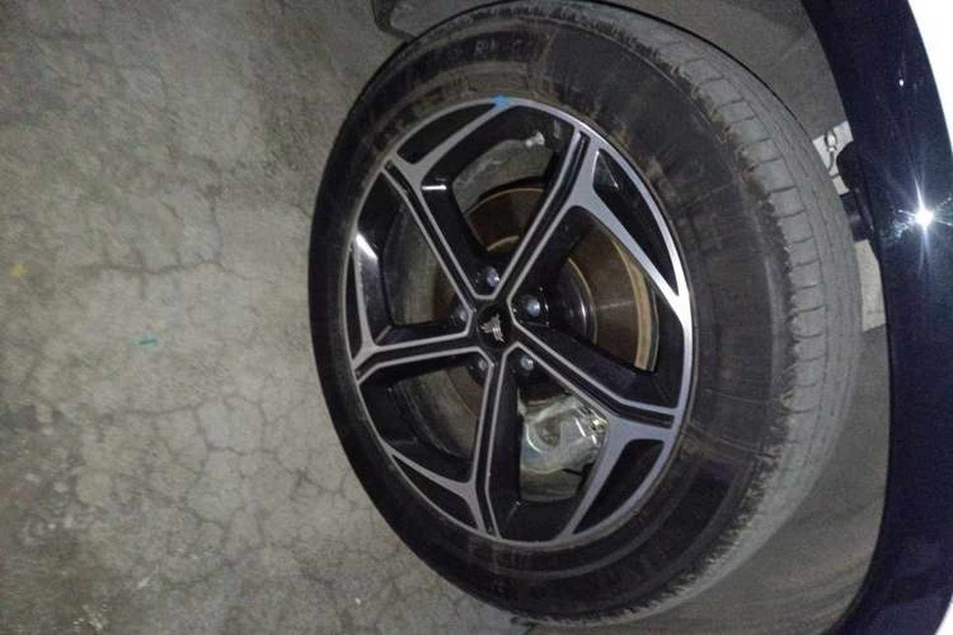 Used NETA L 2024 Extended-Range 310 Flash-Charge Red Edition Right Front Wheel Hub