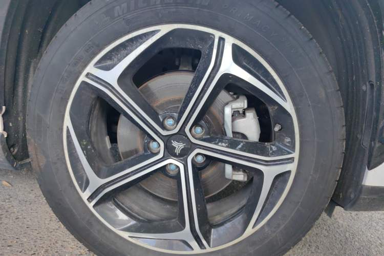 Used NETA L 2024 Pure Electric 510 Flash-Charge Red Edition Right Front Wheel Hub