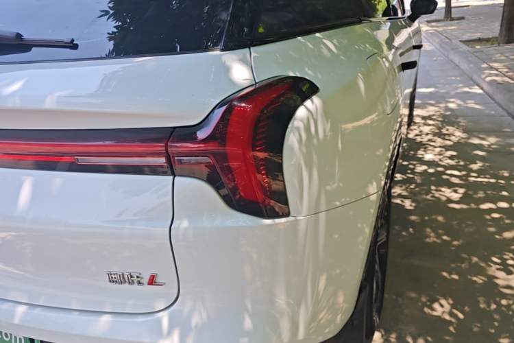 Used NETA L 2024 Extended-Range 310 Flash-Charge Red Edition Right Rear Taillight