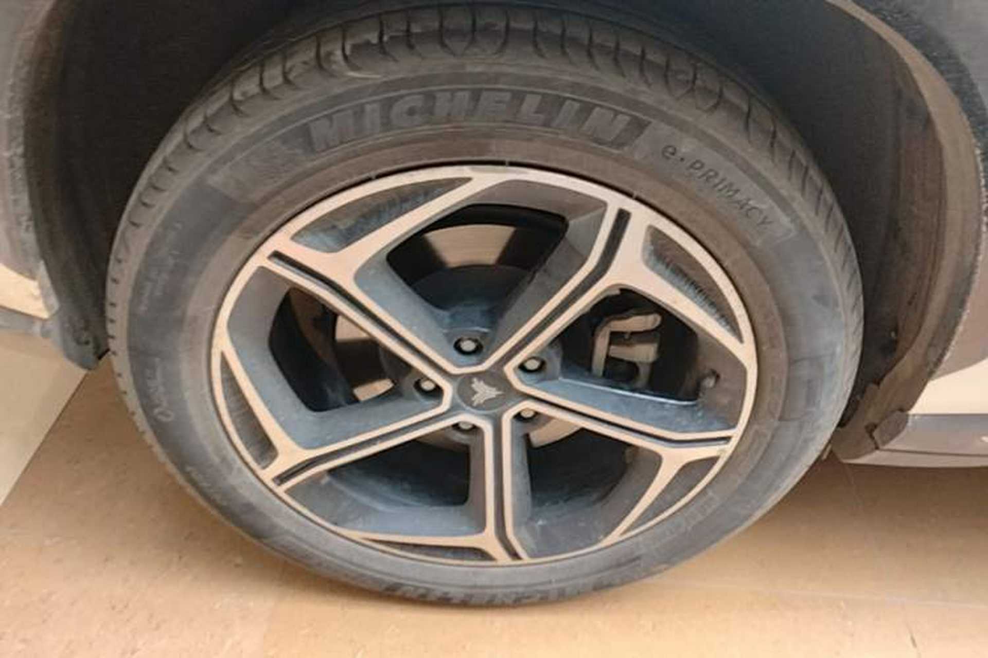 Used NETA L 2024 Extended-Range 310 Flash-Charge Red Edition Right Rear Wheel Hub