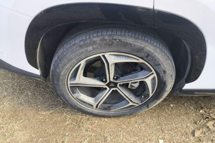Used NETA L 2024 Extended-Range 310 Flash-Charge Red Edition Right Rear Wheel Hub