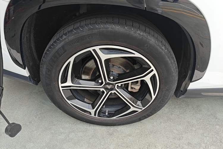 Used NETA L 2024 Extended-Range 310 Flash-Charge Red Edition Right Rear Wheel Hub