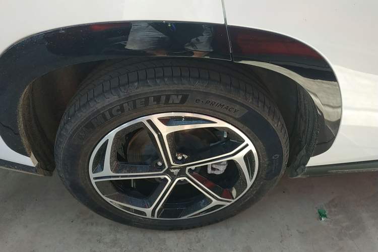 Used NETA L 2024 Extended-Range 220 PRO+ Family Package Right Rear Wheel Hub