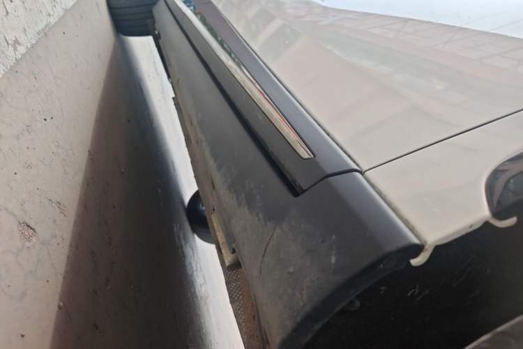 Used NETA L 2024 Extended-Range 310 Flash-Charge Red Edition Right Side Sill