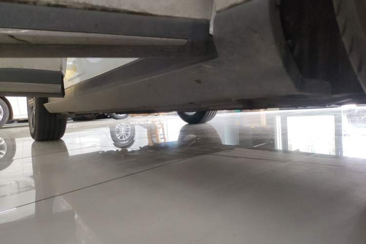 Used NETA L 2024 Extended-Range 310 Flash Charge PRO Edition Right Side Sill