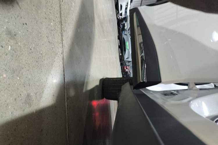 Used NETA L 2024 Extended-Range 310 Flash-Charge Red Edition Right Side Sill