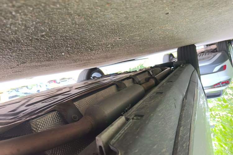Used NETA L 2024 Extended-Range 310 Flash-Charge Red Edition Right Side Sill