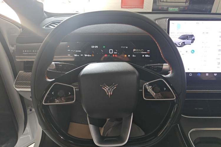 Used NETA L 2024 Extended-Range 310 Flash-Charge Red Edition Steering Wheel