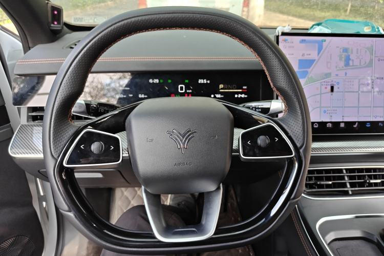 Used NETA L 2024 Extended-Range 310 Flash-Charge Red Edition Steering Wheel