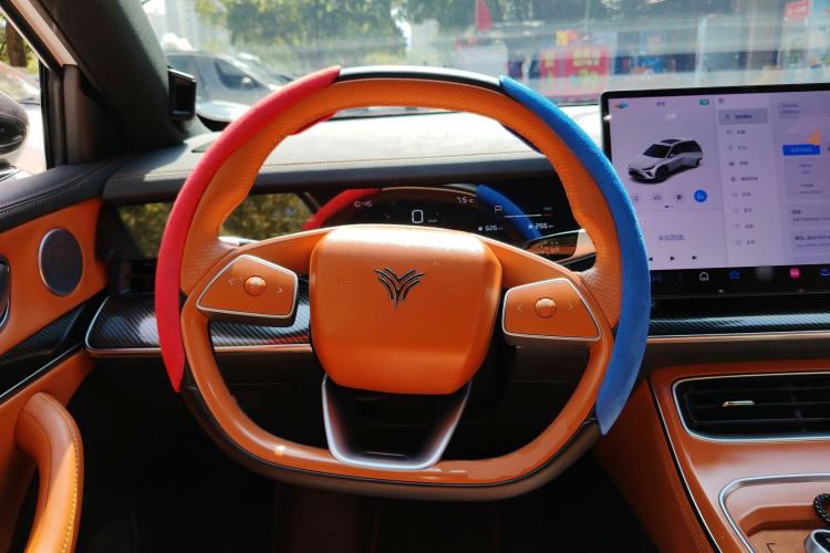 Used NETA L 2024 Extended-Range 310 Flash-Charge Red Edition Steering Wheel