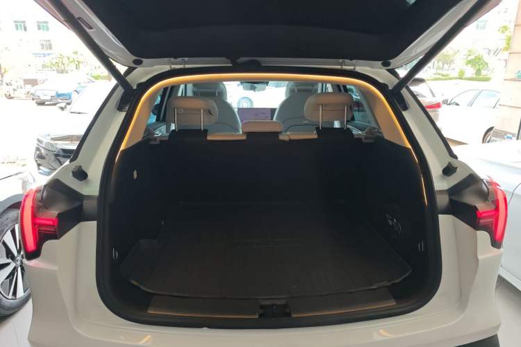 Used NETA L 2024 Extended-Range 310 Flash-Charge Red Edition Trunk