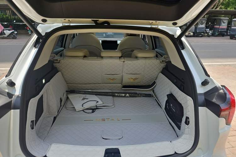 Used NETA L 2024 Extended-Range 310 Flash Charge PRO Edition Trunk