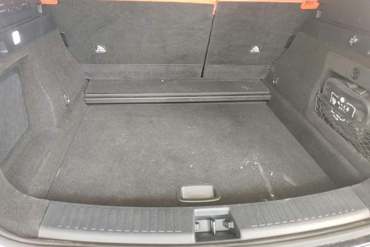 Used NETA L 2024 Extended-Range 310 Flash-Charge Red Edition Trunk